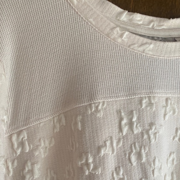 LOGO by Lori Goldstein Textured Cream Short Sleeve Top - Picture 5 of 8